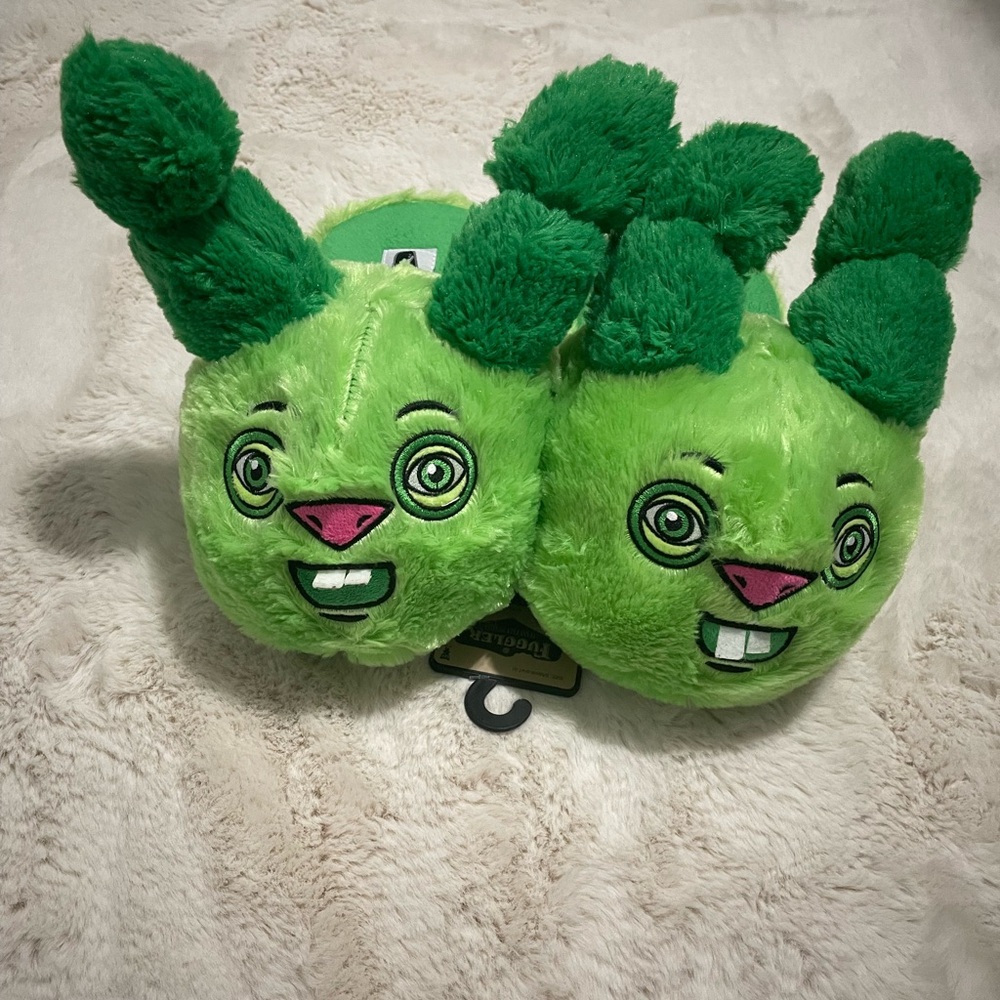 FUGGLER Green Stuffed Slippers